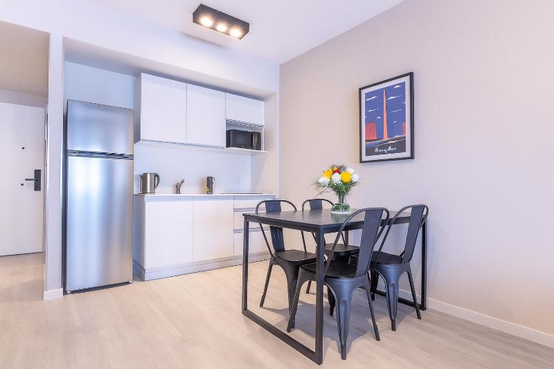 Deluxe Apartments in Downtown by BueRentals - image 5