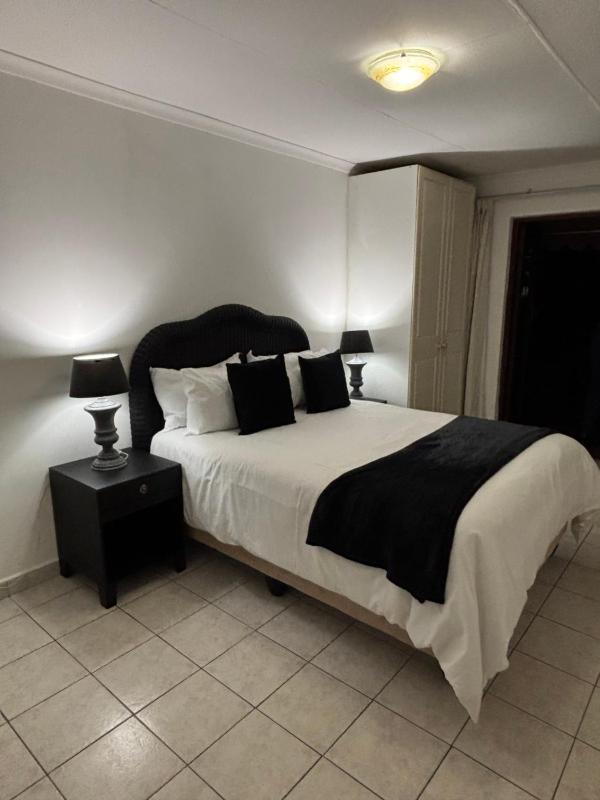 The Sandalwood Self-Catering Accommodation - image 10