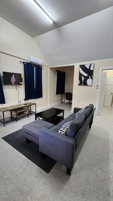 The City Escape - Central and Cozy - image 4