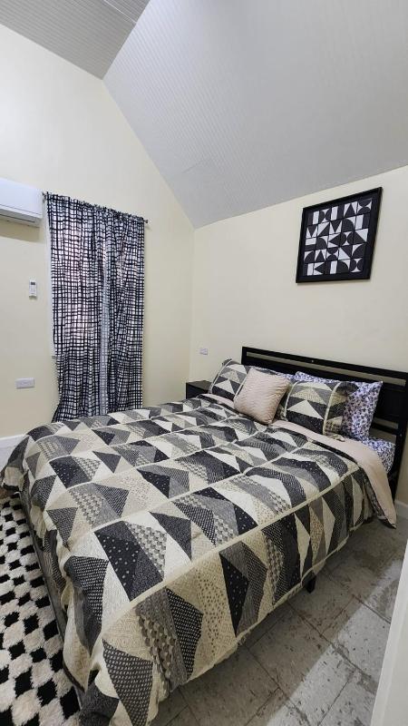 The City Escape - Central and Cozy - image 3