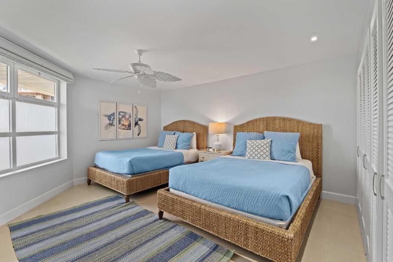 Beachfront - Royal Aquamarine 3BR condo - BC252 - image 13