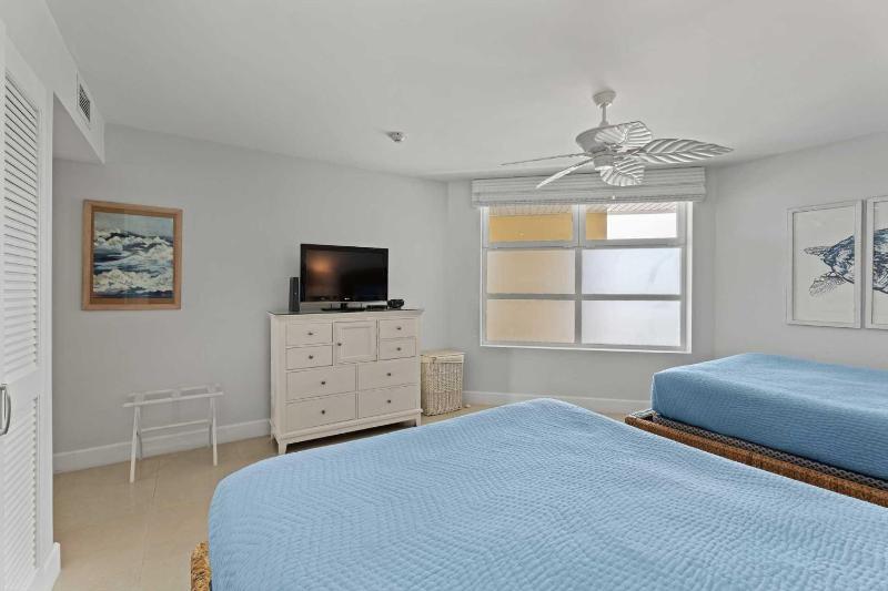 Beachfront - Royal Aquamarine 3BR condo - BC252 - image 15