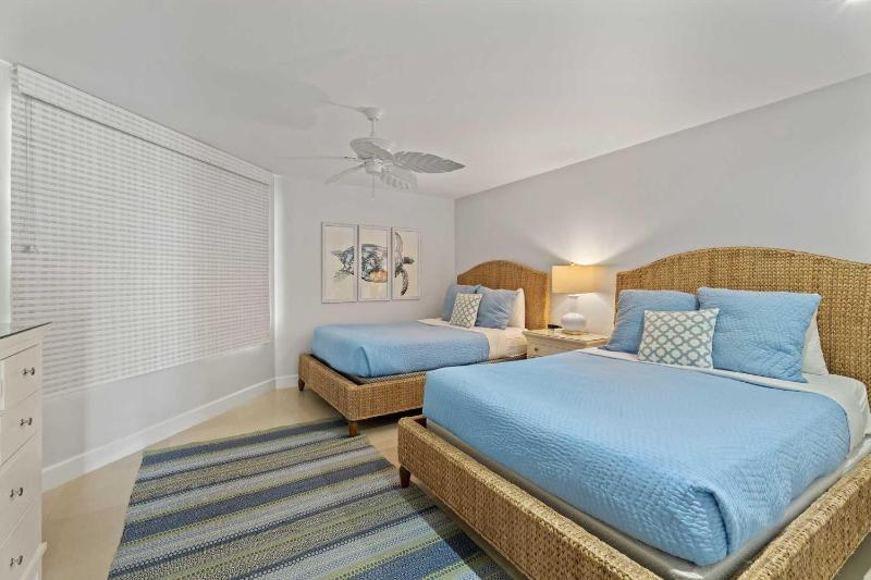 Beachfront - Royal Aquamarine 3BR condo - BC252 - image 7
