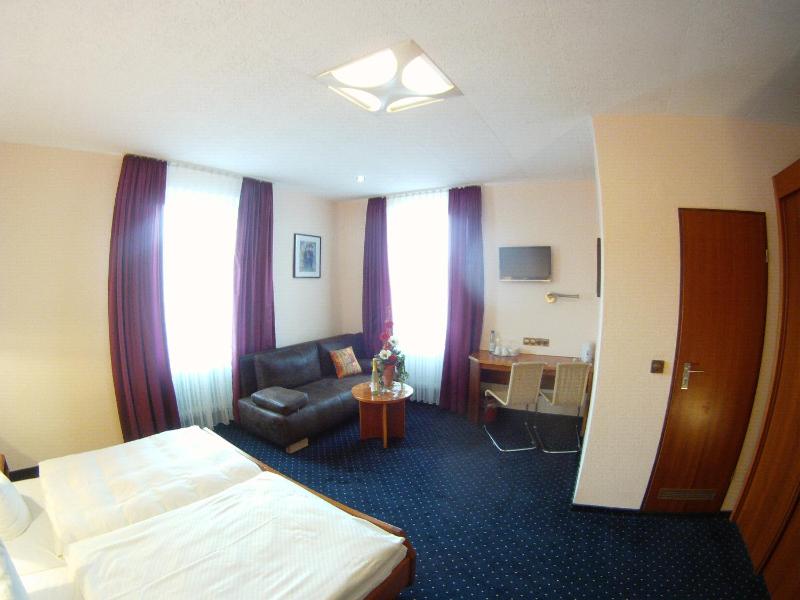 Double Room image 2