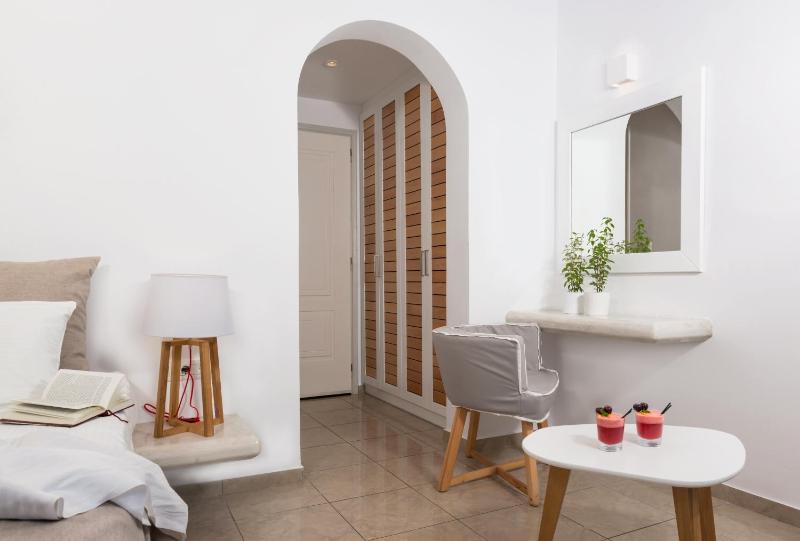 Superior Double Room with Garden View image 3