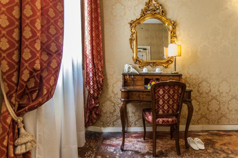 Quadruple Room image 4