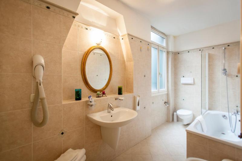 Superior Double Room image 2