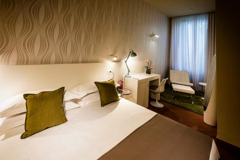 Deluxe Room with spa access image 3
