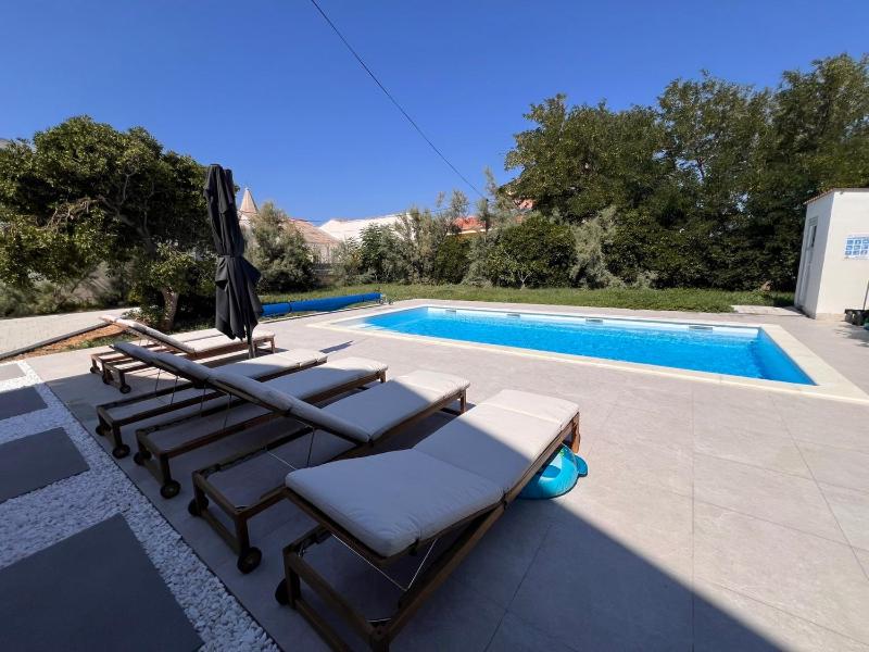 Villa Paro - image 1