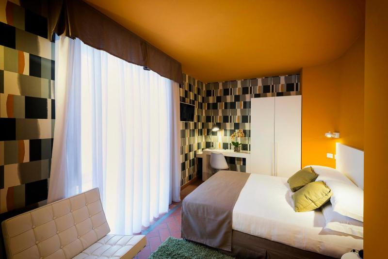 Deluxe Room with spa access image 2