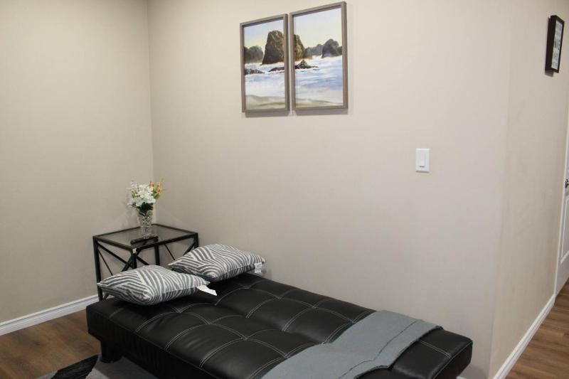 Tranquille pond facing suite - image 16