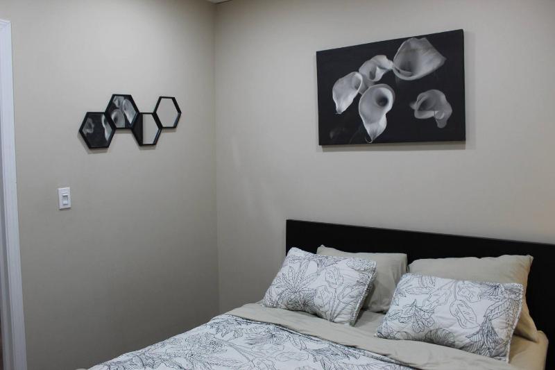 Tranquille pond facing suite - image 7