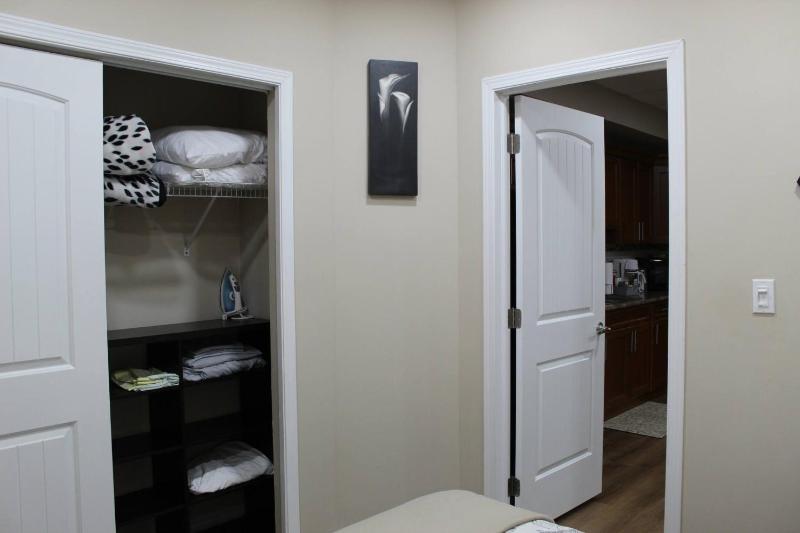 Tranquille pond facing suite - image 35