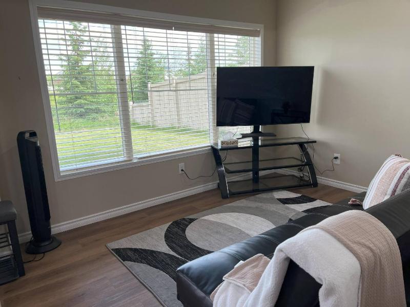 Tranquille pond facing suite - image 48