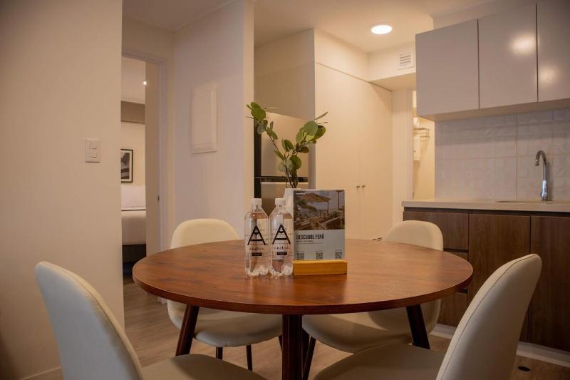 Majestic 2BR with Balcony in Miraflores - image 9
