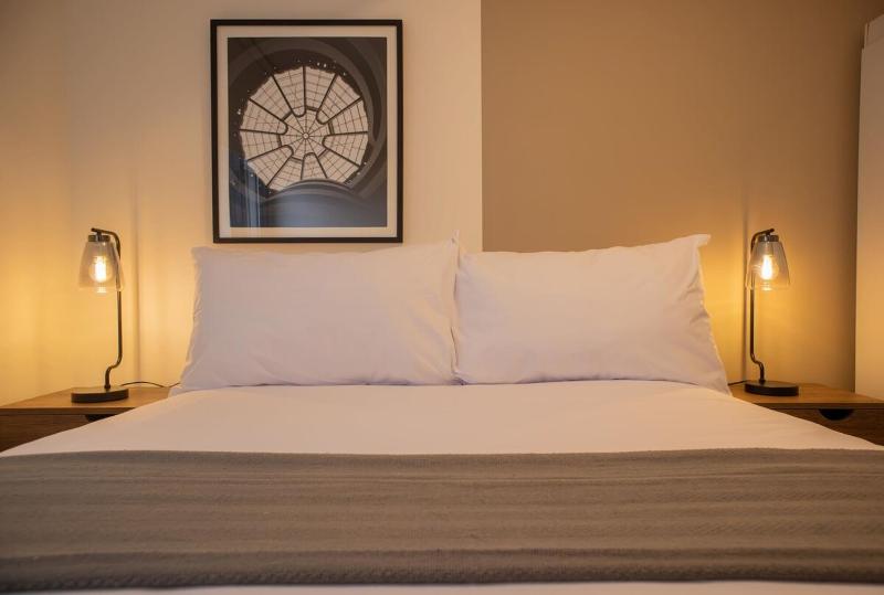 Majestic 2BR with Balcony in Miraflores - image 12