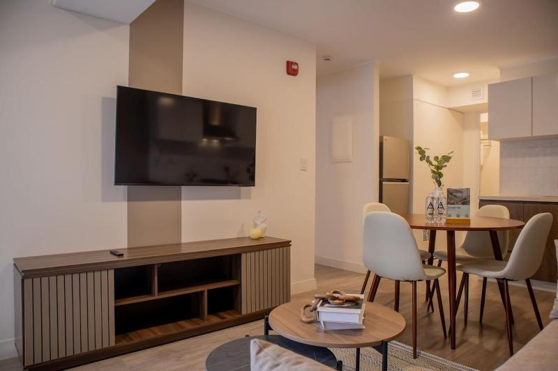Majestic 2BR with Balcony in Miraflores - image 4