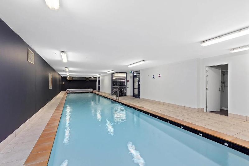 Family friendly 2 bed apartment with carpark - image 22