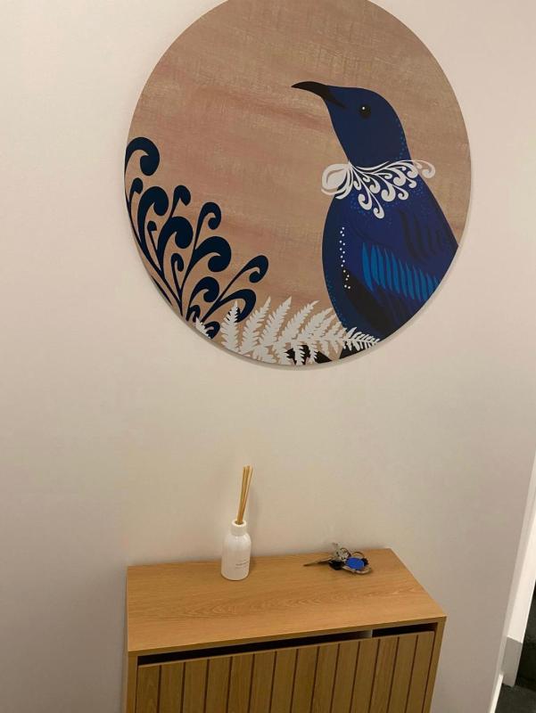 Family friendly 2 bed apartment with carpark - image 18