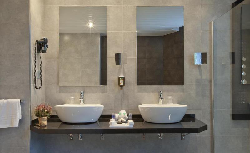 Suite with Jacuzzi image 2