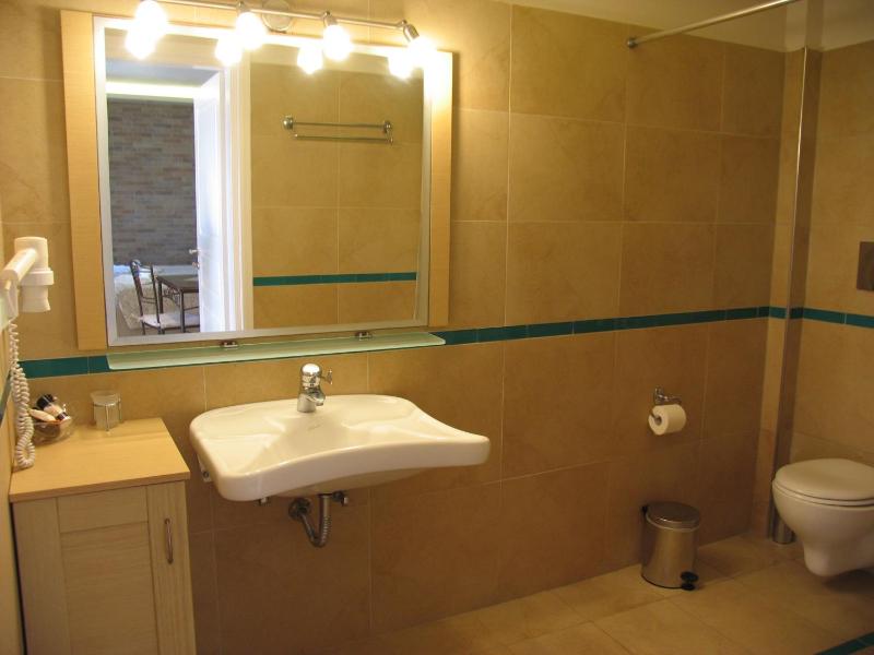 Studio (2 Adults) image 3