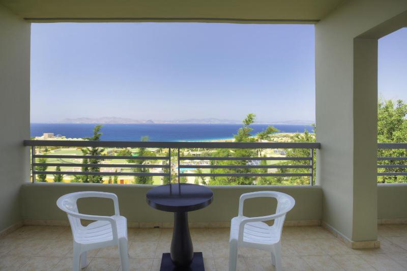 Family Room with Sea View (4 adults) image 2