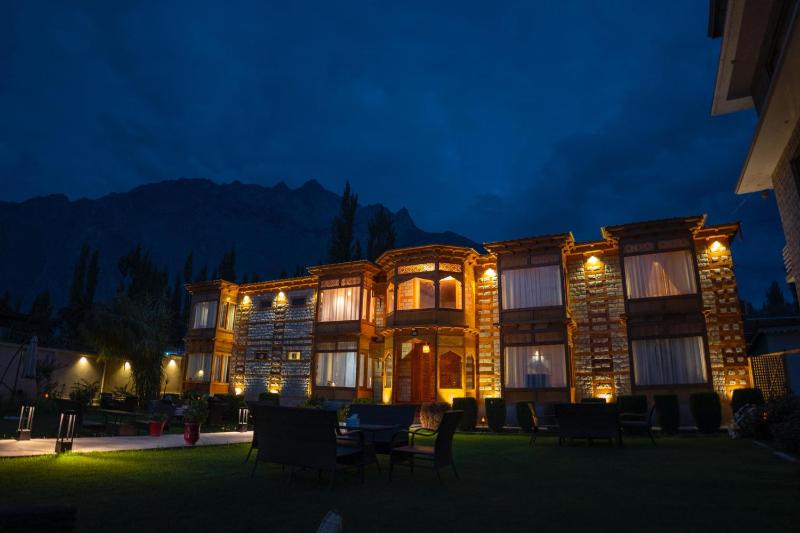 Khar Hotel - image 1