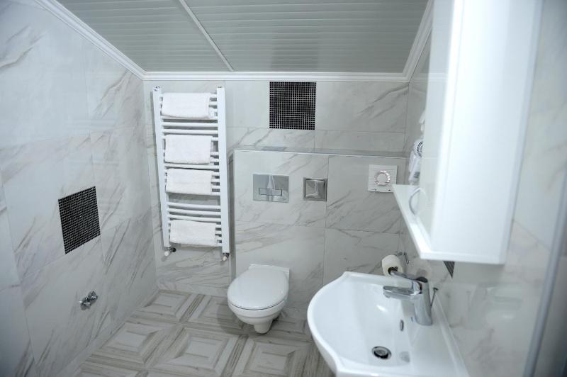 Standard Quadruple Room image 1