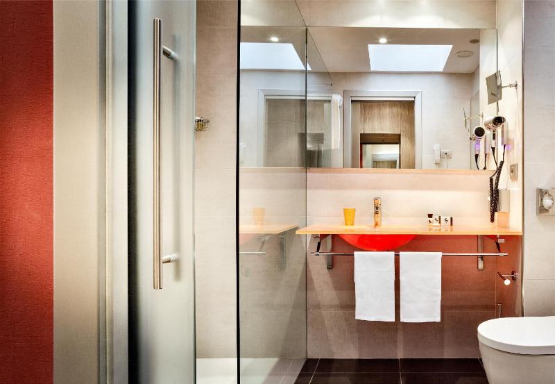 Standard Double or Twin Room image 2