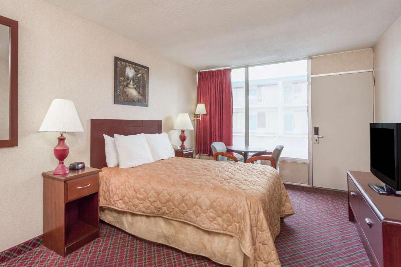 Business King Room - Non-Smoking image 2