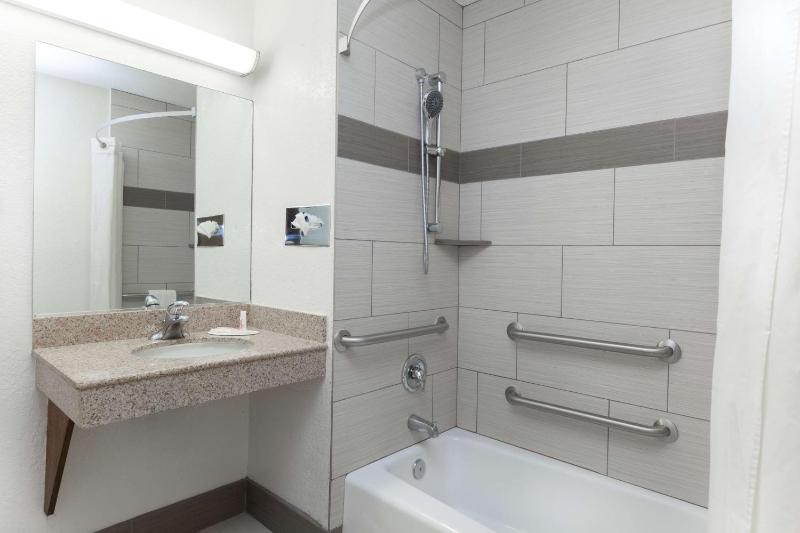 King Room - Mobility Access/Non-Smoking image 2