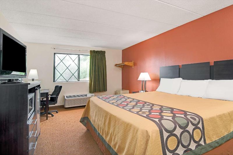 Deluxe King Room - Non-Smoking image 2