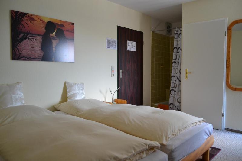 Twin Room with Balcony image 2