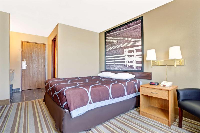 Queen Room - Non-Smoking image 3