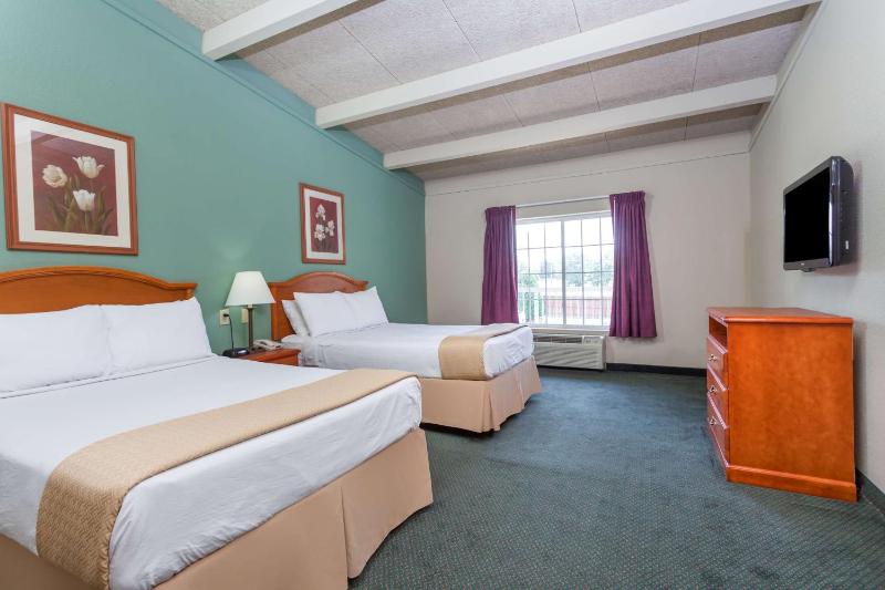 Double Room with Two Double Beds - Kitchenette/Non-Smoking image 2