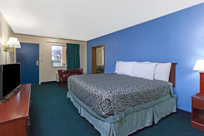 King Room - Non-Smoking image 2