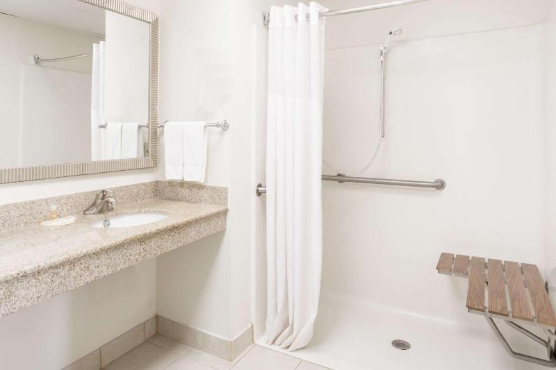 King Room - Disability Access/Non-Smoking image 3