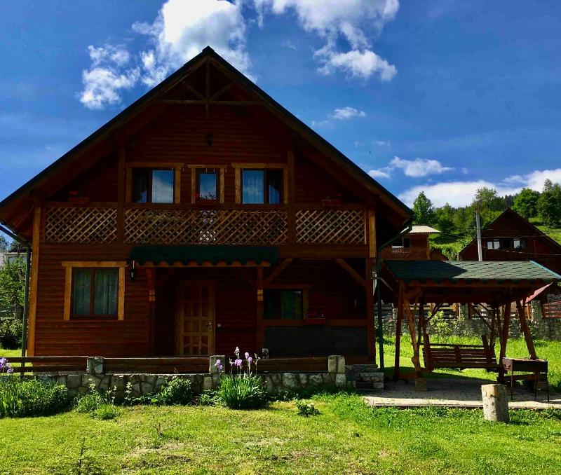 Guest house Zatishniy dvir - image 12