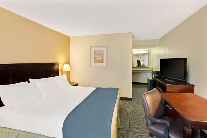 King Room - Non-Smoking image 2