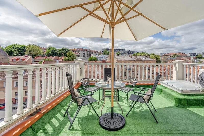 Domillion 3bdr Rooftop Terrace AC P369 - image 13