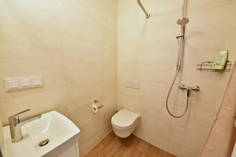 Domillion 3bdr 2bath New Apt w free parking V1020 - image 14