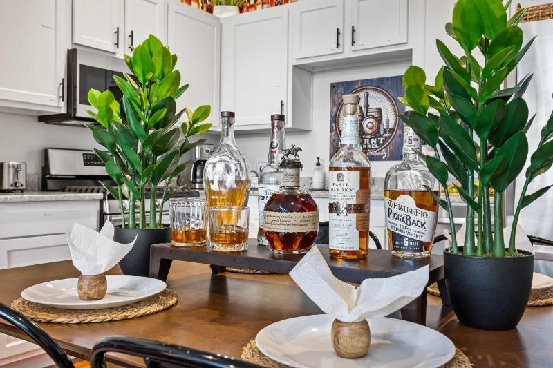 Classic Louisville Home with Contemporary Upgrades - image 39