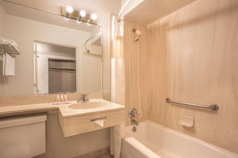 King Room - Disability Access/Non-Smoking image 4