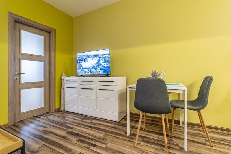 20th Residence One Bedroom Apartment - Private Parking Included - image 14
