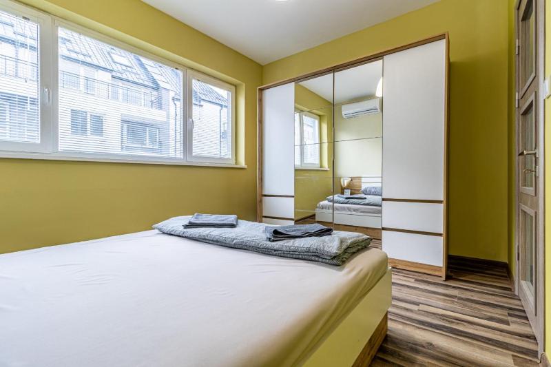 20th Residence One Bedroom Apartment - Private Parking Included - image 6