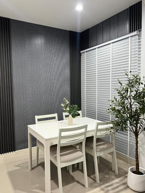 A single house on the corner for privacy. - image 15