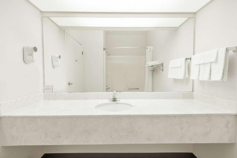 King Room - Disability Access/Non-Smoking image 3