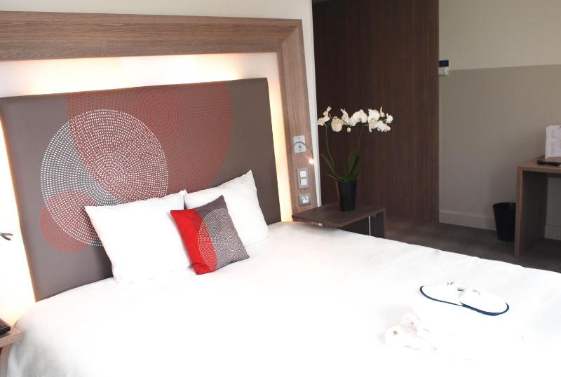 Two adjacents rooms image 2