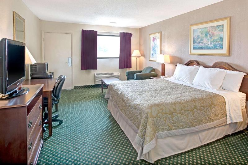 One Double Bed - Smoking image 1