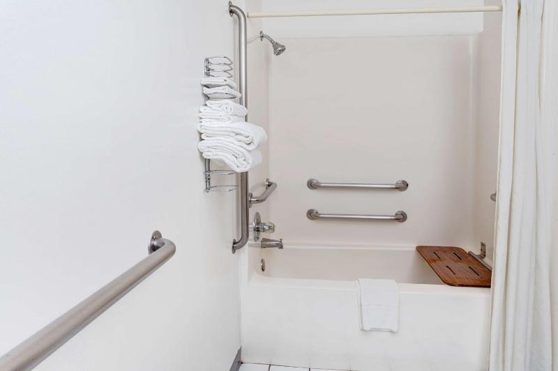 King Room - Disability Access - Non-Smoking image 2